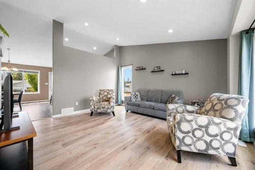 4725 54 Avenue, Kitscoty, AB - Indoor Photo Showing Living Room