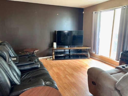 202 4 Avenue, Marwayne, AB 