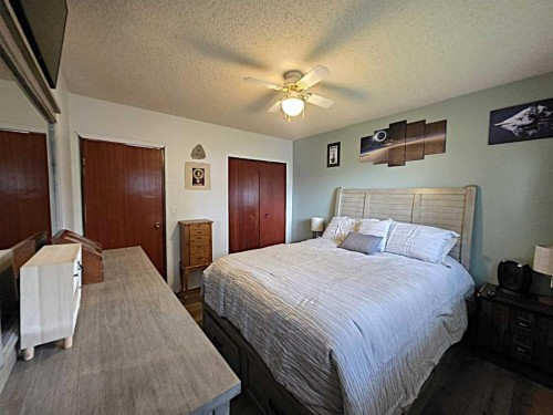 1017 12 Avenue, Wainwright, AB - Indoor Photo Showing Bedroom