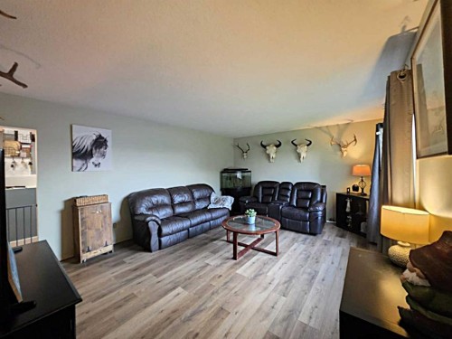 1017 12 Avenue, Wainwright, AB - Indoor Photo Showing Living Room