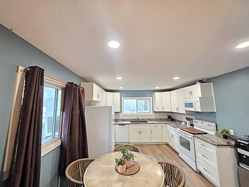 1017 12 Avenue, Wainwright, AB - Indoor Photo Showing Kitchen With Double Sink