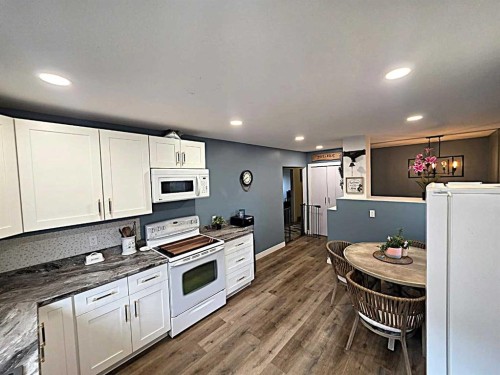 1017 12 Avenue, Wainwright, AB - Indoor Photo Showing Kitchen