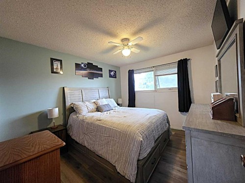1017 12 Avenue, Wainwright, AB - Indoor Photo Showing Bedroom
