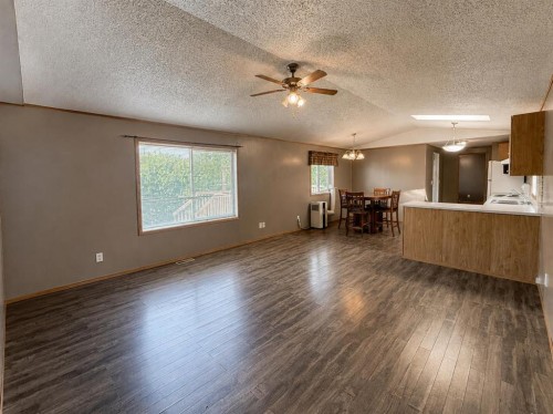 5622 51 Street, Edgerton, AB - Indoor