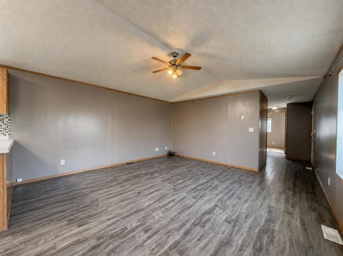 5622 51 Street, Edgerton, AB - Indoor Photo Showing Other Room