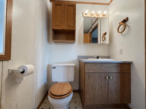 5622 51 Street, Edgerton, AB - Indoor Photo Showing Bathroom