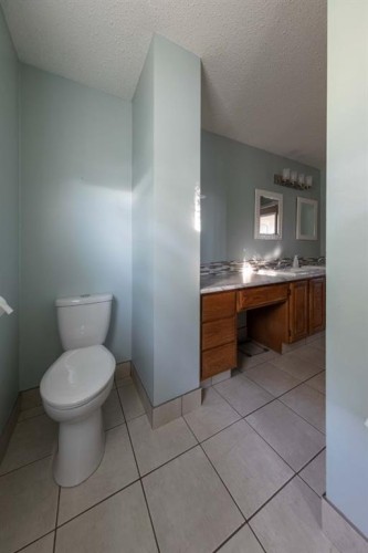 3007 52 Avenue, Lloydminster, AB - Indoor Photo Showing Bathroom