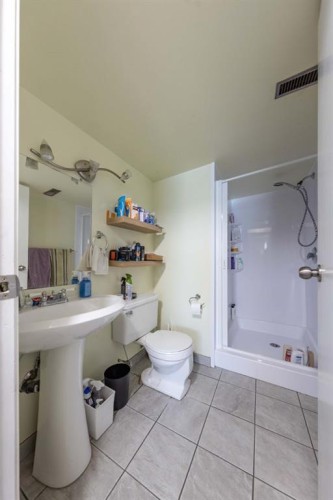 3007 52 Avenue, Lloydminster, AB - Indoor Photo Showing Bathroom