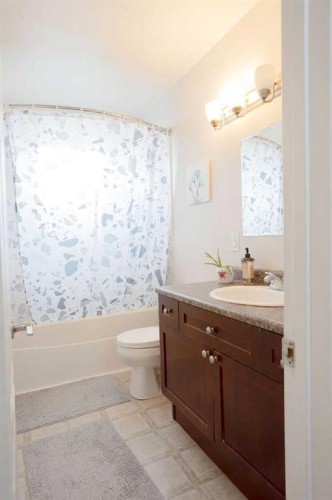 63-305 5 Street, Wainwright, AB - Indoor Photo Showing Bathroom