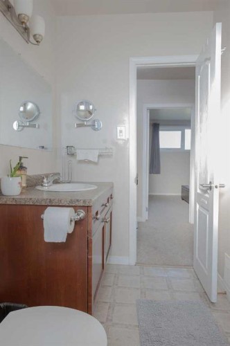 63-305 5 Street, Wainwright, AB - Indoor Photo Showing Kitchen