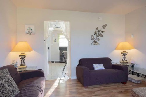 63-305 5 Street, Wainwright, AB - Indoor Photo Showing Living Room