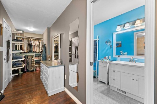 5014 53 Avenue, Kitscoty, AB - Indoor Photo Showing Bathroom