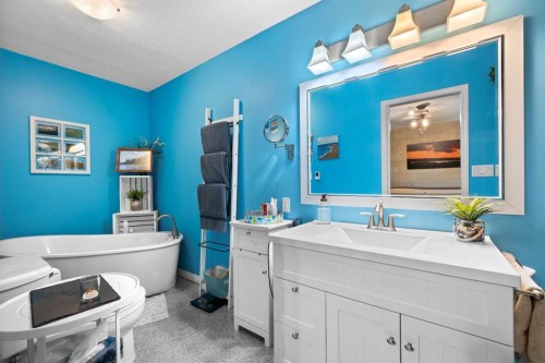5014 53 Avenue, Kitscoty, AB - Indoor Photo Showing Bathroom