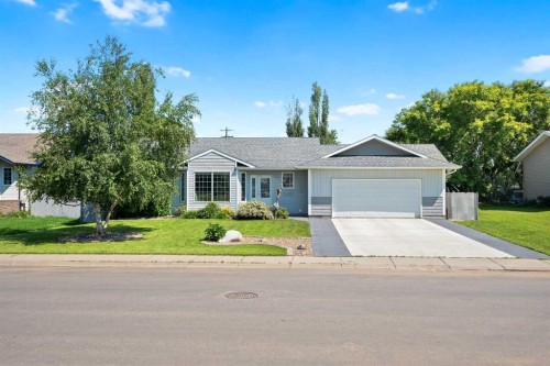 5014 53 Avenue, Kitscoty, AB - Outdoor With Facade