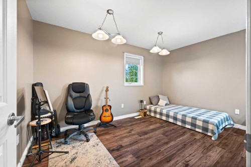 5014 53 Avenue, Kitscoty, AB - Indoor Photo Showing Bedroom