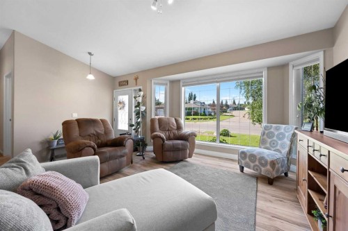 5014 53 Avenue, Kitscoty, AB - Indoor Photo Showing Living Room