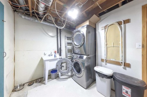 4705 52 Street, Kitscoty, AB - Indoor Photo Showing Laundry Room