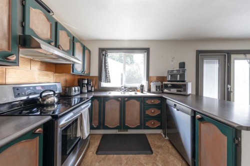 4705 52 Street, Kitscoty, AB - Indoor Photo Showing Kitchen