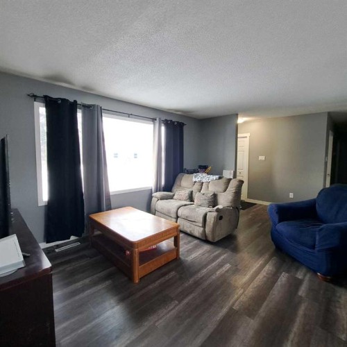 103 1St Street North, Marwayne, AB - Indoor Photo Showing Living Room