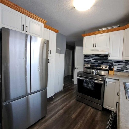 103 1St Street North, Marwayne, AB - Indoor Photo Showing Kitchen