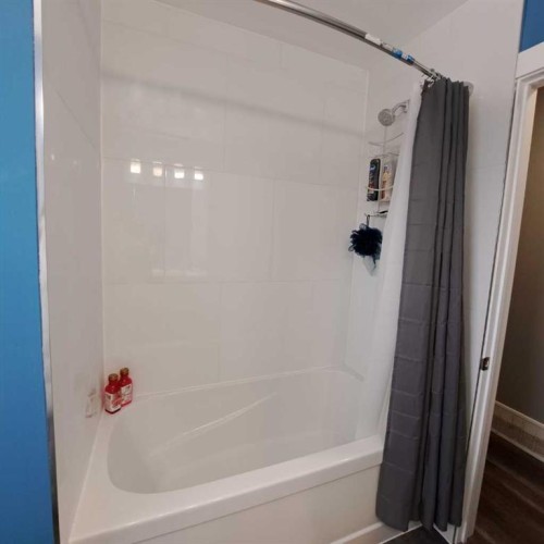103 1St Street North, Marwayne, AB - Indoor Photo Showing Bathroom