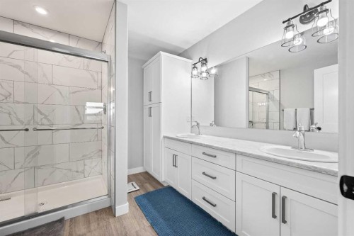 6015 17 Street, Lloydminster, AB - Indoor Photo Showing Bathroom