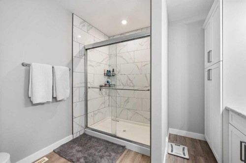 6015 17 Street, Lloydminster, AB - Indoor Photo Showing Bathroom