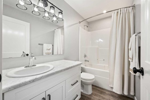 6015 17 Street, Lloydminster, AB - Indoor Photo Showing Bathroom