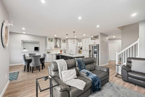 6015 17 Street, Lloydminster, AB - Indoor Photo Showing Living Room