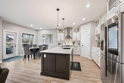 6015 17 Street, Lloydminster, AB - Indoor Photo Showing Kitchen With Upgraded Kitchen