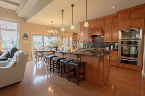 2809 11 Avenue, Wainwright, AB - Indoor Photo Showing Kitchen With Upgraded Kitchen