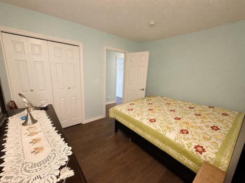215 14 Street, Wainwright, AB - Indoor Photo Showing Bedroom