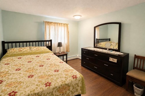 215 14 Street, Wainwright, AB - Indoor Photo Showing Bedroom