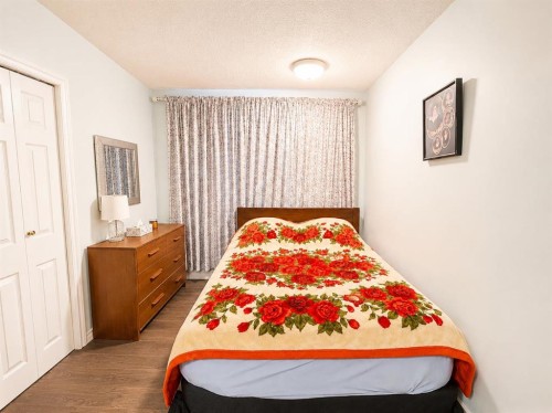 215 14 Street, Wainwright, AB - Indoor Photo Showing Bedroom