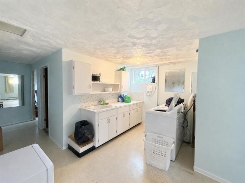 215 14 Street, Wainwright, AB - Indoor Photo Showing Laundry Room