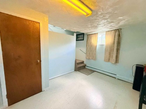 215 14 Street, Wainwright, AB - Indoor Photo Showing Other Room