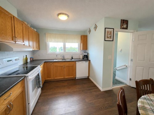 215 14 Street, Wainwright, AB - Indoor Photo Showing Kitchen With Double Sink