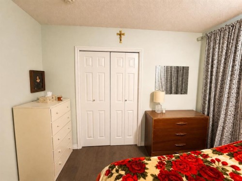 215 14 Street, Wainwright, AB - Indoor Photo Showing Bedroom