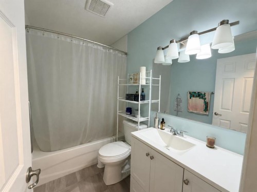 215 14 Street, Wainwright, AB - Indoor Photo Showing Bathroom