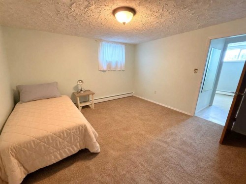 215 14 Street, Wainwright, AB - Indoor Photo Showing Bedroom