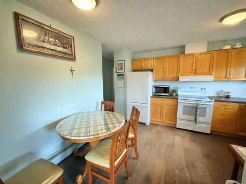 215 14 Street, Wainwright, AB - Indoor Photo Showing Other Room