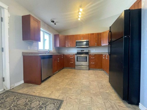 4802 64 Avenue, Cold Lake, AB - Indoor Photo Showing Kitchen