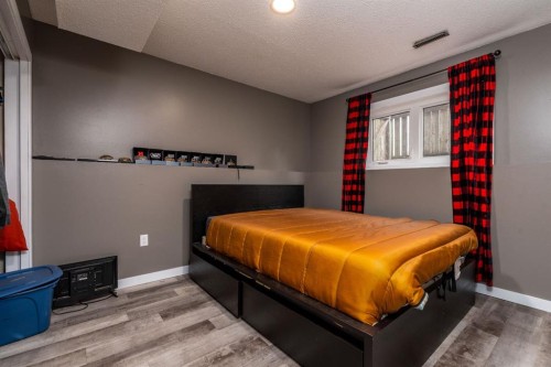 5411 28 Street, Lloydminster, AB - Indoor Photo Showing Bedroom