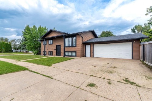 5411 28 Street, Lloydminster, AB - Outdoor
