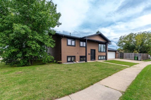 5411 28 Street, Lloydminster, AB - Outdoor
