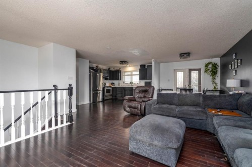 5411 28 Street, Lloydminster, AB - Indoor Photo Showing Living Room