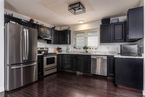 5411 28 Street, Lloydminster, AB - Indoor Photo Showing Kitchen With Upgraded Kitchen