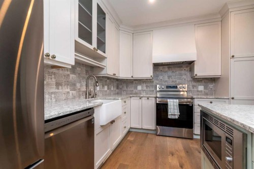 6113 20 Street Close, Lloydminster, AB - Indoor Photo Showing Kitchen With Upgraded Kitchen