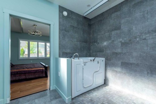 6113 20 Street Close, Lloydminster, AB - Indoor Photo Showing Laundry Room