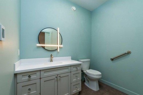 6113 20 Street Close, Lloydminster, AB - Indoor Photo Showing Bathroom